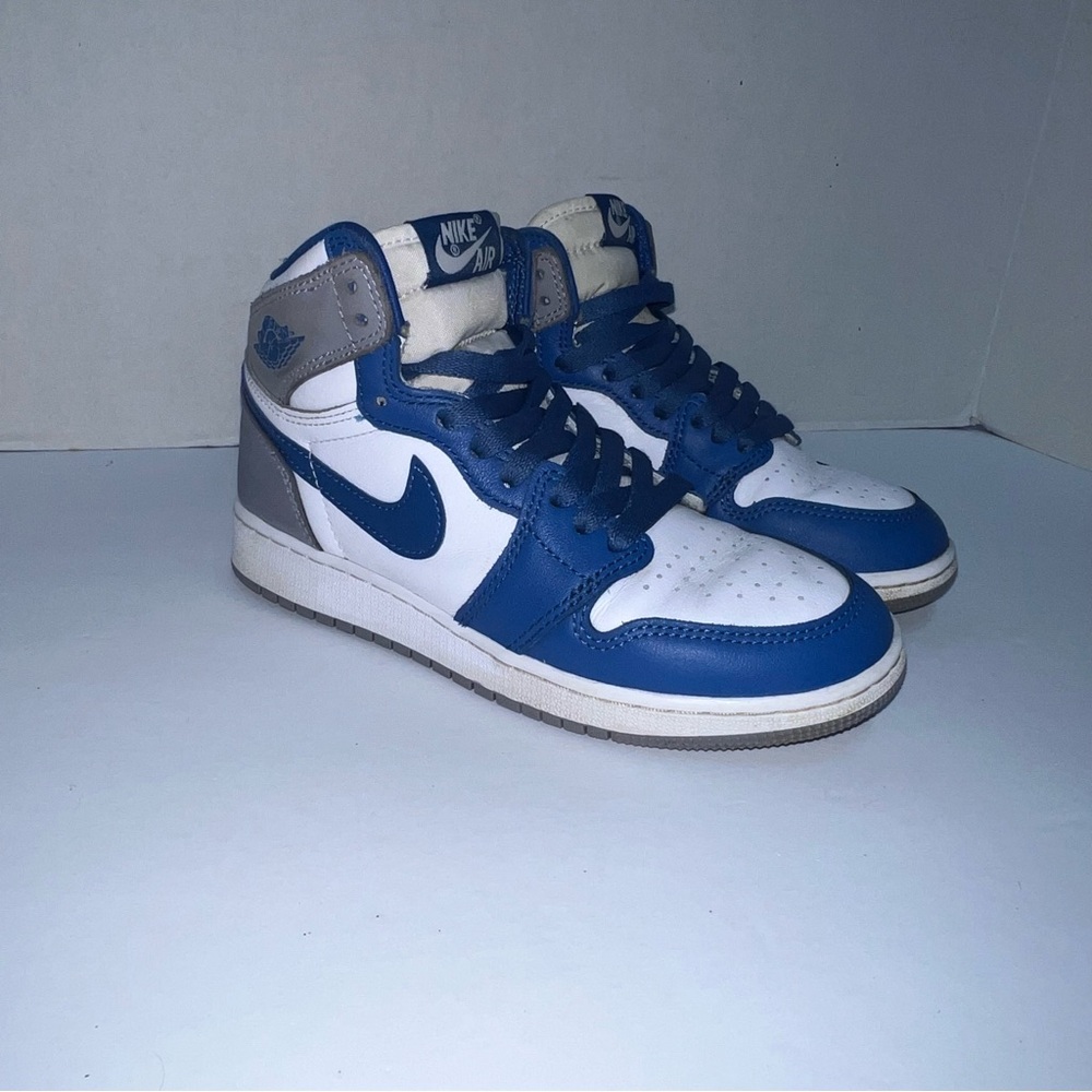 Nike Jordan 1 Retro High OG Boys FD1437-410 Sneakers Blue and Gray